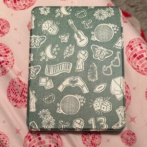 Green taylor swift kindle case